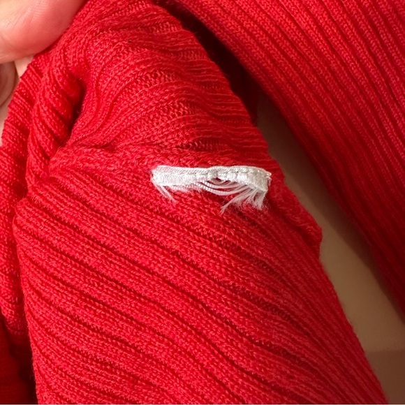 Tahari Women’s extra fine merino wool cowl neck sweater split side tunic in red - Picture 4 of 8